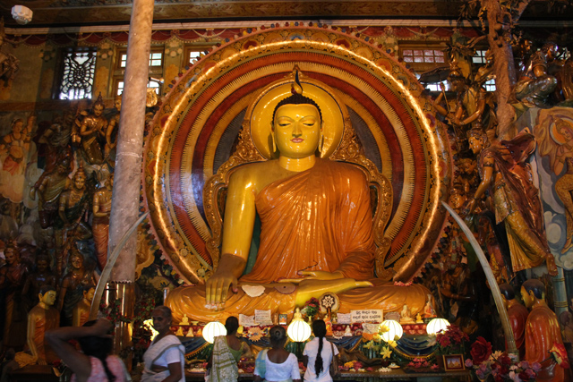 inside of the Temple of the Tooth