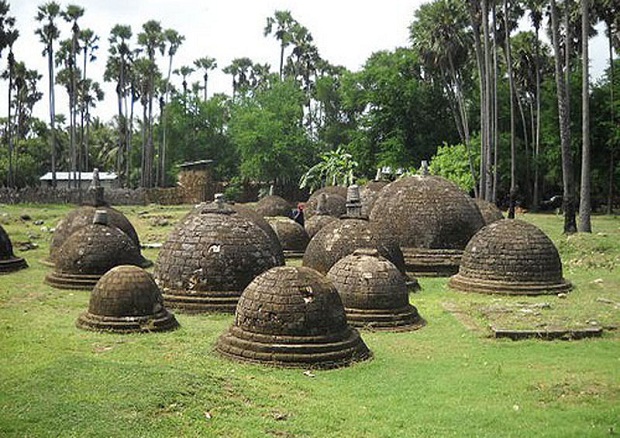 Kandarodei-Kadurugoda-Buddhist-Temple-Jaffna